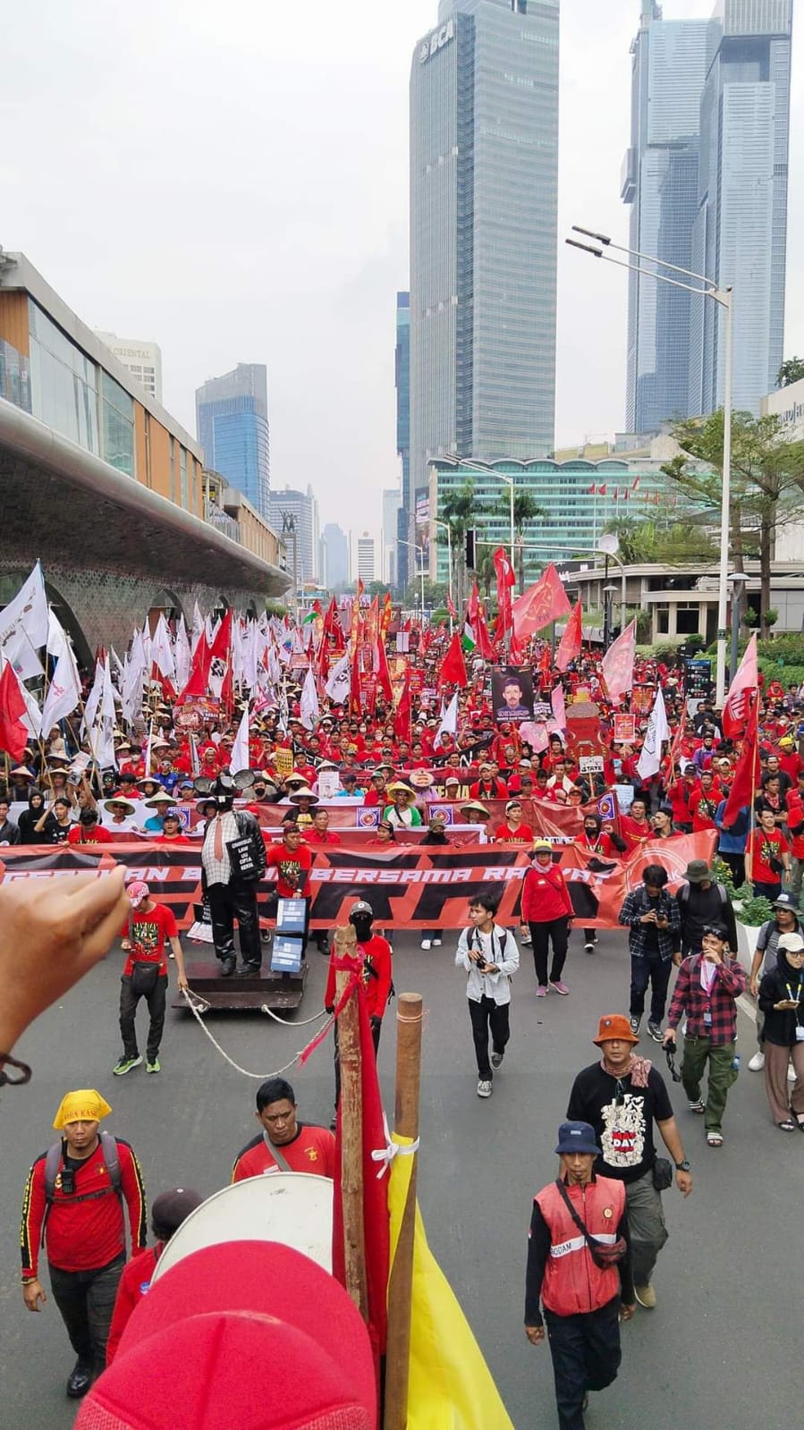 【五一之火，全球劳动者的呐喊】首尔、台北、东京、香港、吉隆坡、雅加达、新加坡、阿德莱德、柏林、巴黎、科隆、伦敦、纽约……