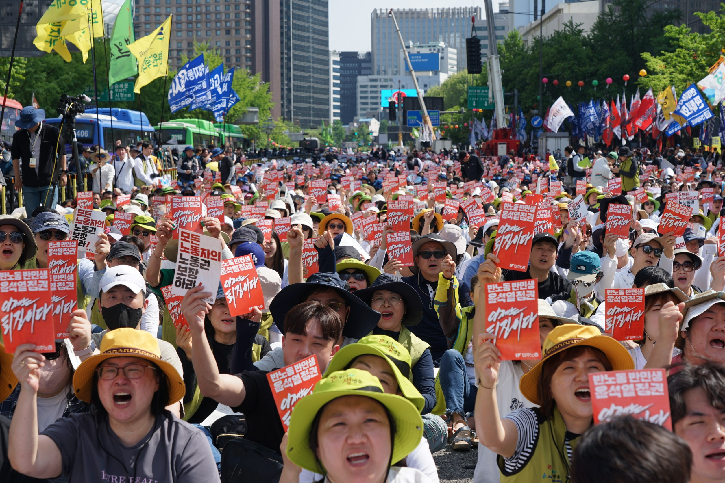 【五一之火，全球劳动者的呐喊】首尔、台北、东京、香港、吉隆坡、雅加达、新加坡、阿德莱德、柏林、巴黎、科隆、伦敦、纽约……