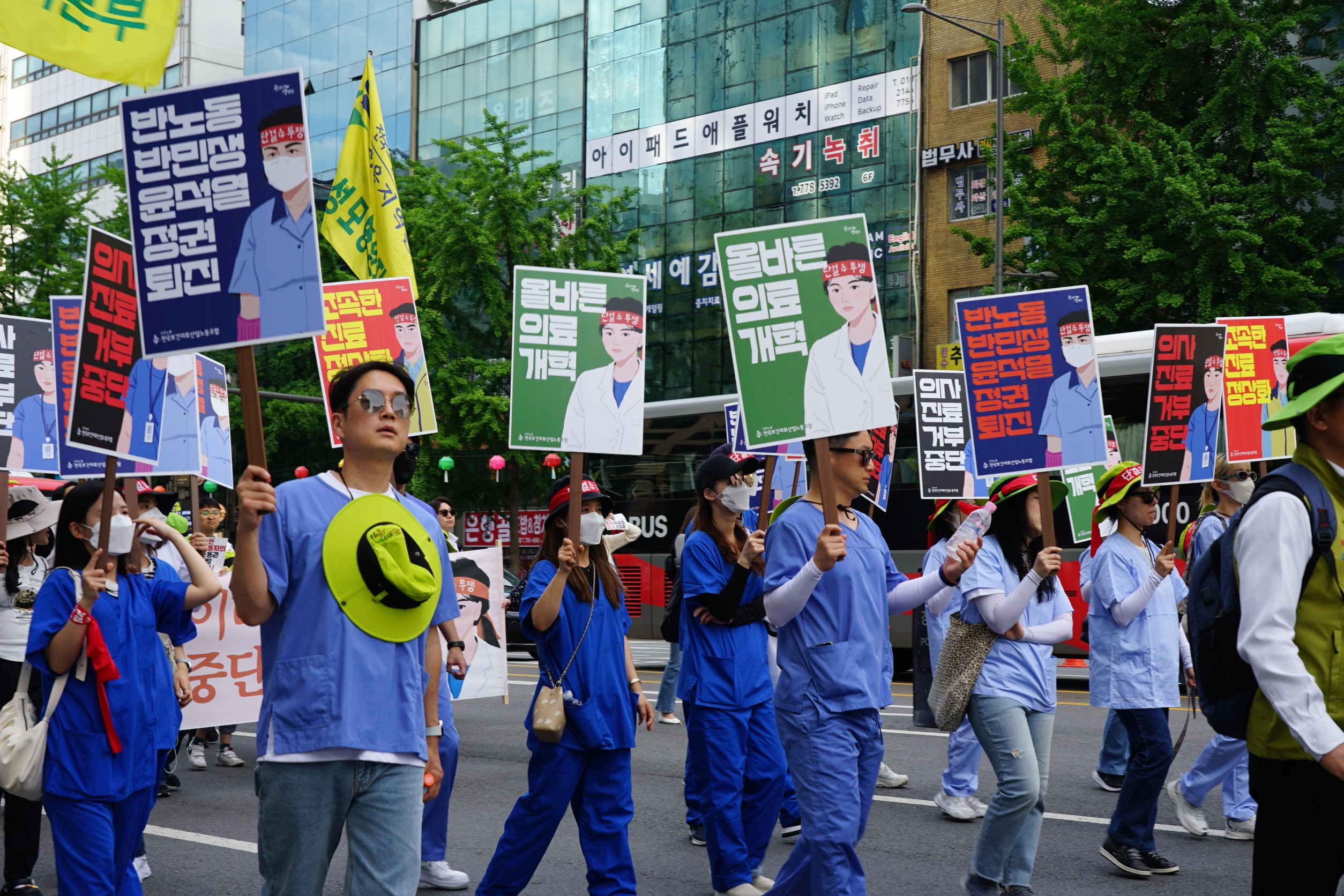 【五一之火，全球劳动者的呐喊】首尔、台北、东京、香港、吉隆坡、雅加达、新加坡、阿德莱德、柏林、巴黎、科隆、伦敦、纽约……